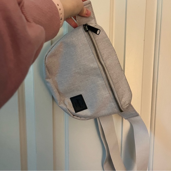 Herschel Grey Fanny Pack Belt Bag - Picture 1 of 4